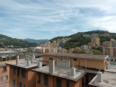 Appartamento in Via Leonardo Montaldo 5, Genova, 5 locali, 1 bagno