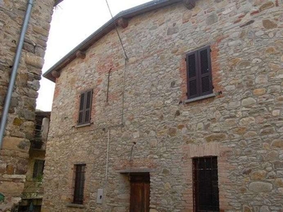 Appartamento in zona Castellaro Arcelli a Pianello Val Tidone