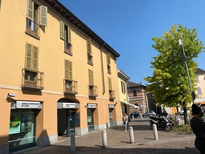 Bilocale in Piazza Barzaghi 2, Lodi, 1 bagno, 92 m², 2° piano