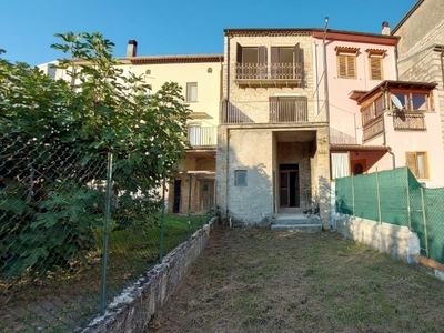 Casa indipendente in Corso Aquilonia 14-16, Carpinone, 6 locali
