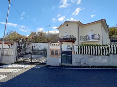 Casa indipendente in vendita a L'Aquila Bagno