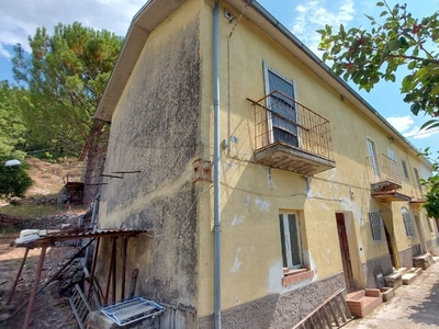 Casa indipendente in Via Valloni, Colli a Volturno, 2 locali, arredato