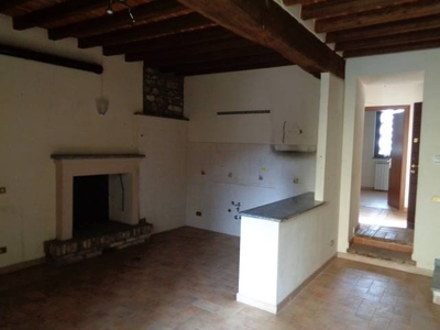 Casa semi indipendente in vendita a Ziano Piacentino Piacenza Vicobarone