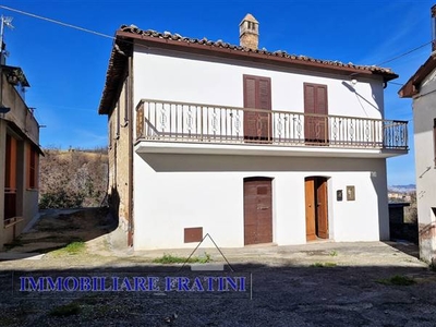 Casa singola in ottime condizioni in zona Cornacchiano a Civitella del Tronto