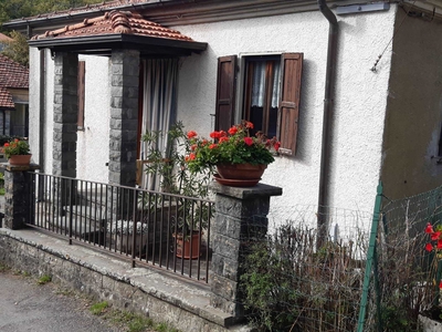 Casa singola in vendita a Albareto Parma Folta