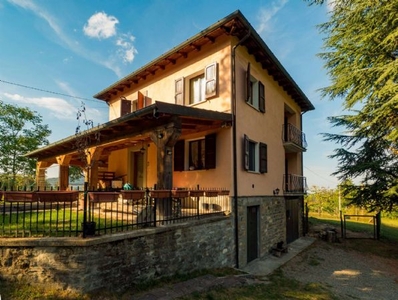 Villa in vendita a Montefiorino Modena Farneta