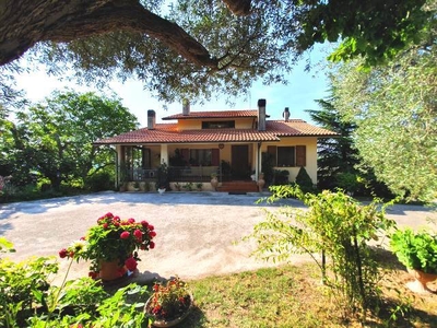 Casa singola in vendita a San Severino Marche Macerata Santelena