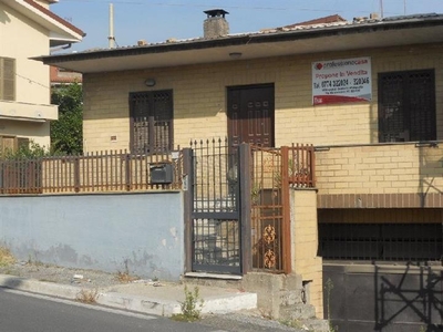 Casa singola in Via la Marmora, 36 in zona Villanova a Guidonia Montecelio