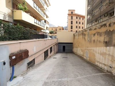 Garage / posto auto in vendita a Palermo Libertà