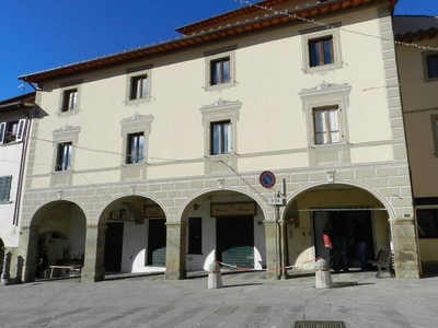 Palazzo in vendita a Reggello Firenze