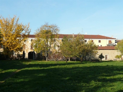 Palazzo in vendita a Rovato Brescia