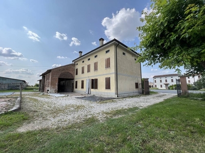 Villa in vendita a Bagnolo San Vito Mantova