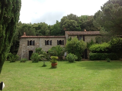 Rustico casale in vendita a Follonica Grosseto Capoluogo