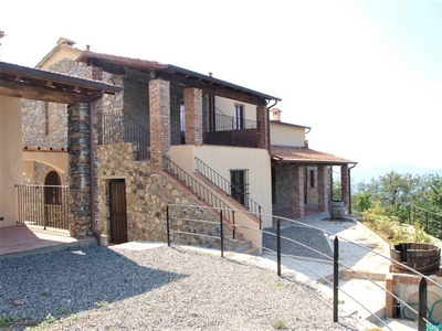 Rustico casale in vendita a Villafranca In Lunigiana Massa Carrara
