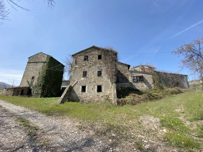 Tenuta-complesso in vendita a Piozzano Piacenza San Gabriele San Nazzaro