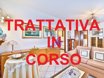 Trilocale in Via san Luigi, Brugherio, 2 bagni, con box, 95 m²