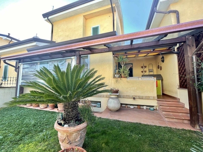 Villa a schiera in vendita a Castelnuovo Magra La Spezia