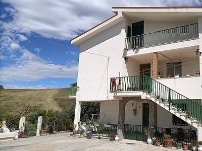 Villa bifamiliare in vendita a Caltanissetta Calderaro