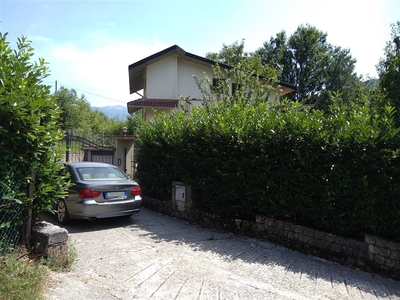 Villa bifamiliare in vendita a Civita D'antino L'aquila