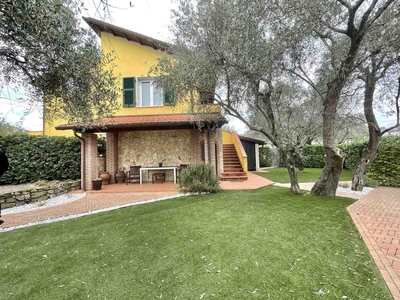 Villa bifamiliare in vendita a Vezzano Ligure La Spezia
