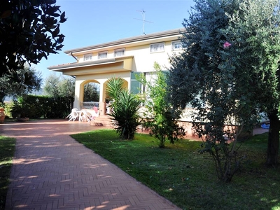 Villa in ottime condizioni in zona Palvotrisia a Castelnuovo Magra