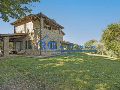 Villa in vendita a Baschi Terni