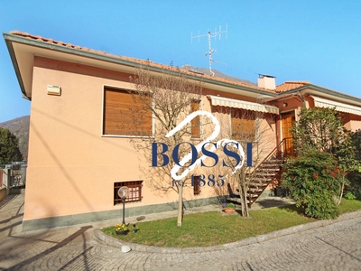 Villa in vendita a Laveno-mombello Varese Mombello