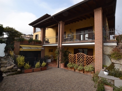 Villa in vendita a Moniga Del Garda Brescia