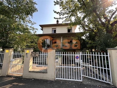 Villa in Via Arcangelo Ghisleri a Piacenza