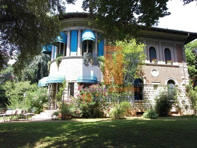 Villa in Via Massimo D'Azeglio 16 in zona Porta Trento,via Veneto a Brescia