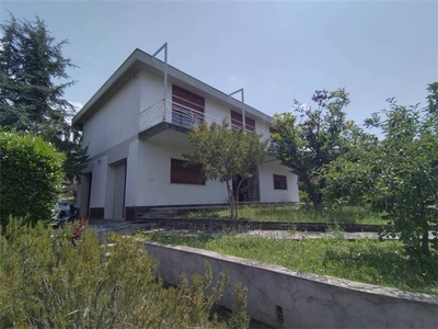 Villa in Via Olmarello 44 a Castelnuovo Magra