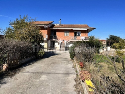 Villa in Via pantaniello, Santi Cosma e Damiano, 8 locali, 4 bagni