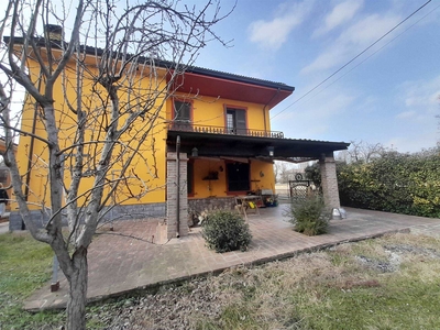 Villa ristrutturata in zona Casaliggio a Gragnano Trebbiense