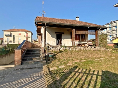 Villa singola in Via Ponchielli, Bellusco, 4 locali, 2 bagni, con box