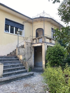 Villa singola in Via zara, Viareggio, 12 locali, 3 bagni, con box