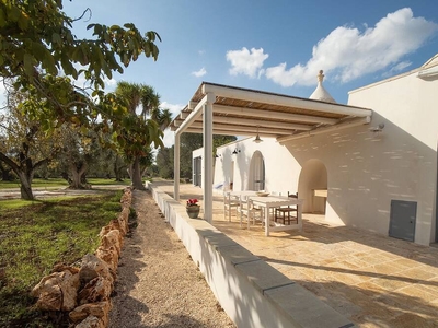 Original trullo with modern comforts and large pool in a quiet area
