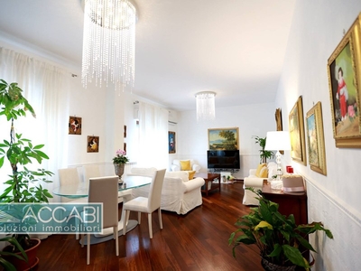 Appartamento in Vendita a Palermo, zona Zisa, 220'000€, 146 m²
