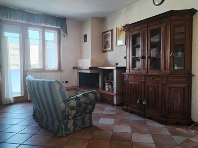Appartamento in Vendita a Perugia, 238'000€, 226 m², con Box