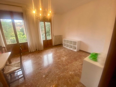 Appartamento in Vendita a Siena, 335'000€, 115 m², arredato, con Box