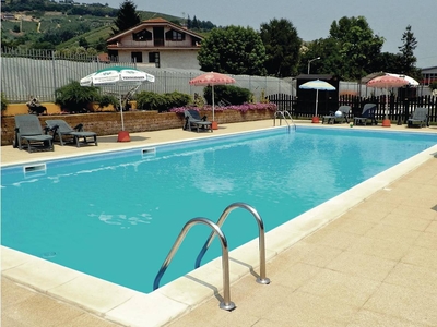 Appartamento moderno di 90m² con parcheggio, piscina e WiFi, a 1 km da Cisterna d'Asti