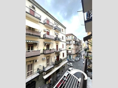 Bilocale in Vendita a Napoli, 169'000€, 80 m²
