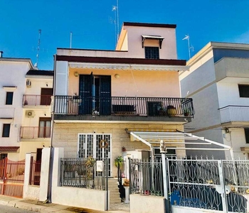 Casa Bi - Trifamiliare in Vendita a Capurso Via Grottemorgola