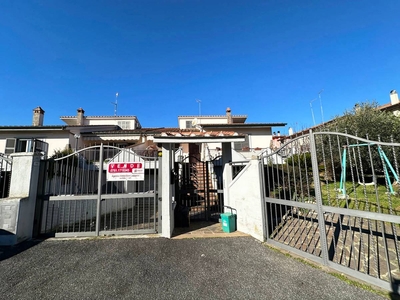 Casa Bi - Trifamiliare in Vendita a Nepi