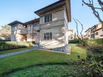 Casa Indipendente in Vendita a Brescia, zona Zona Nord, 598'000€, 265 m², con Box