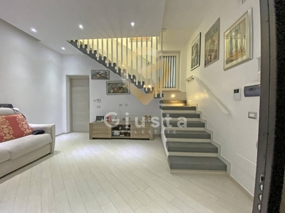 Casa Semi Indipendente in Vendita a Brindisi, zona Commenda, 240'000€, 135 m²
