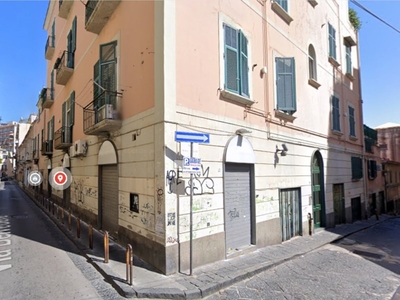 Negozio in Vendita a Napoli, 485'000€, 170 m²