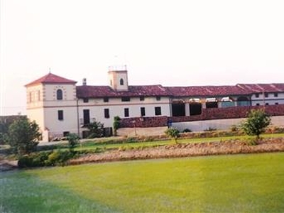 Palazzo / Stabile a Torrione, Vinzaglio