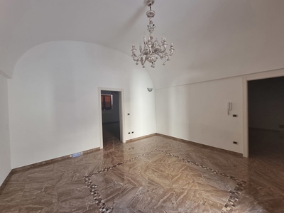 Quadrilocale in Vendita a Taranto, 135'000€, 170 m²