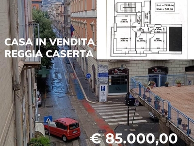 Trilocale in Vendita a Caserta, zona Via valtorta, 85'000€, 80 m²