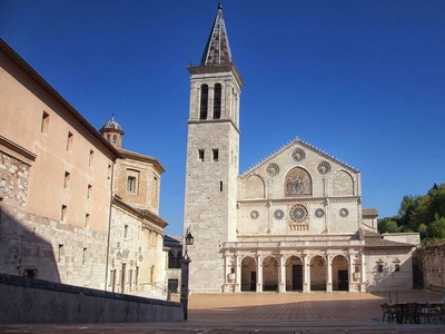 VENDESI APPARTAMENTO SPOLETO CENTRO STORICO VICINO AL DUOMO